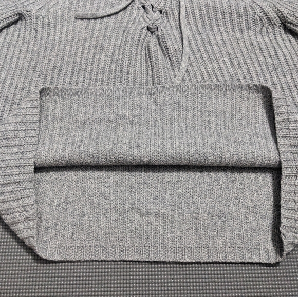HOLT RENFREW Wool/Cashmere Sweater - Picture 7 of 11